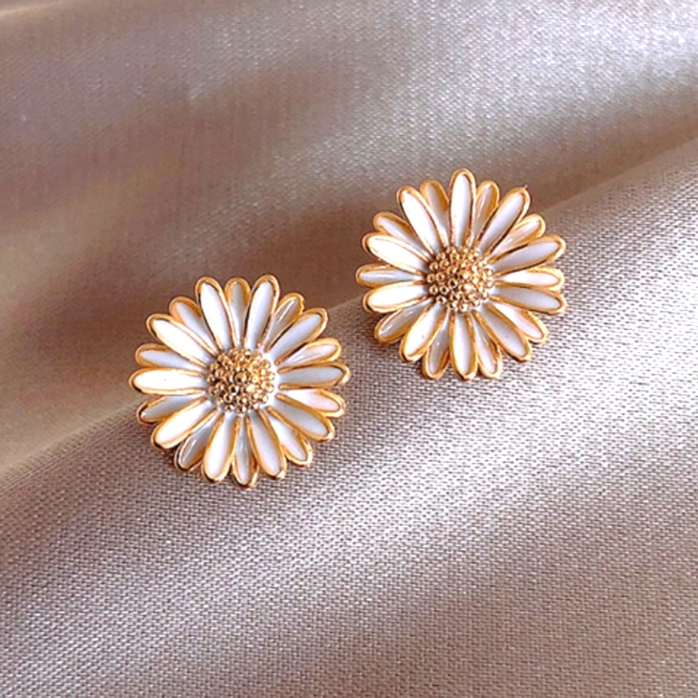 Small Daisy Petal Earrings, Silver needle post